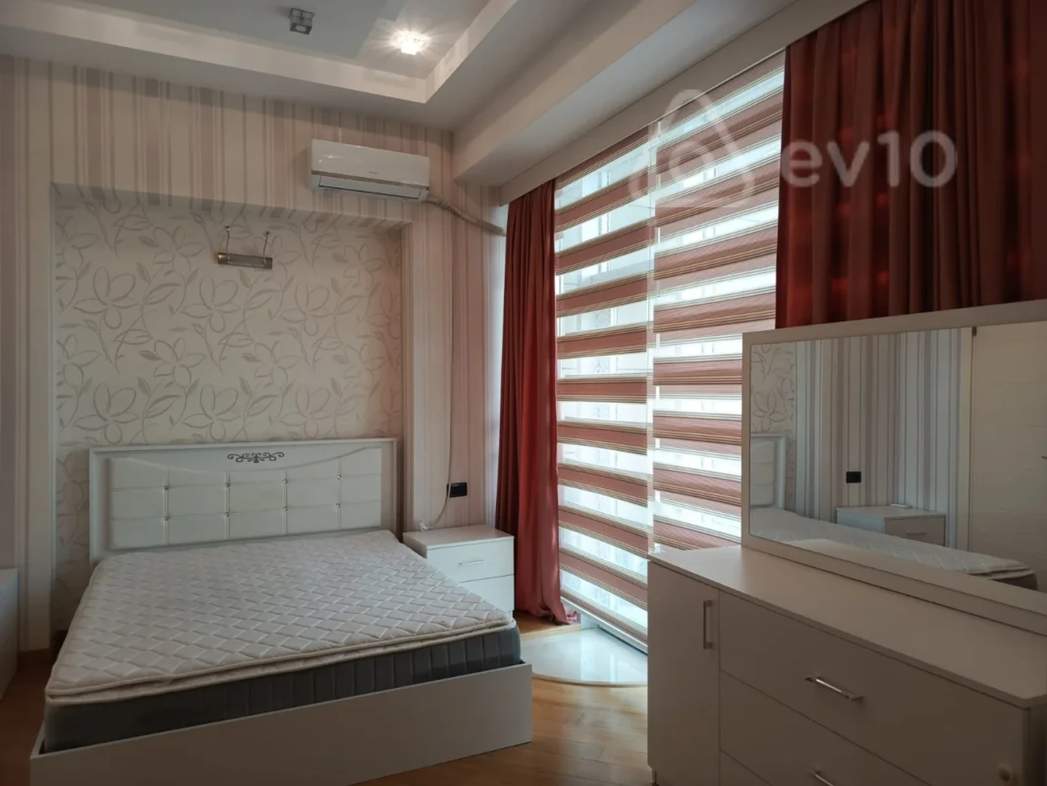 Kirayə verilir 3 otaqlı yeni tikili 160 m²