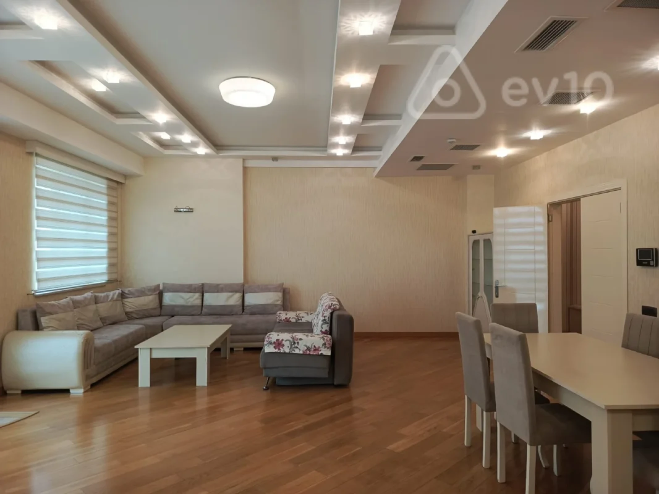 Kirayə verilir 3 otaqlı yeni tikili 160 m²