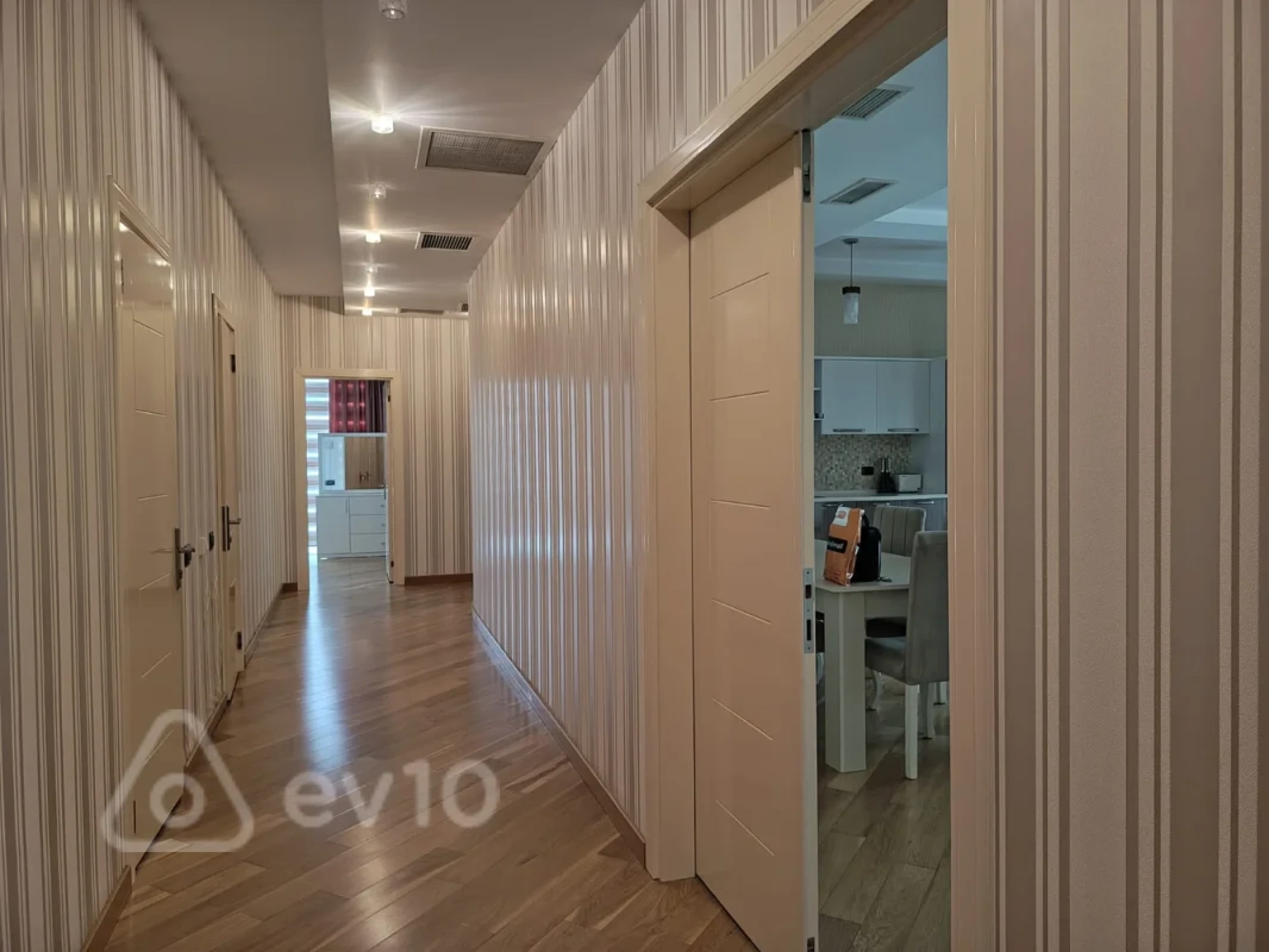 Kirayə verilir 3 otaqlı yeni tikili 160 m²