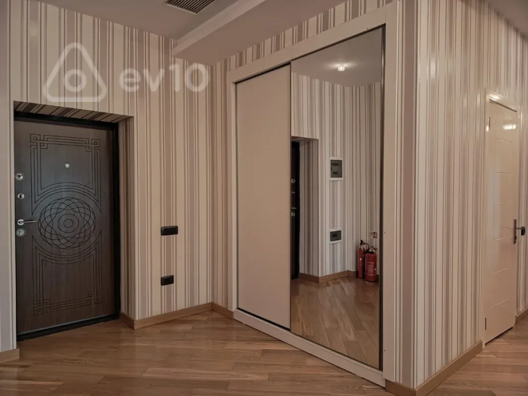 Kirayə verilir 3 otaqlı yeni tikili 160 m²