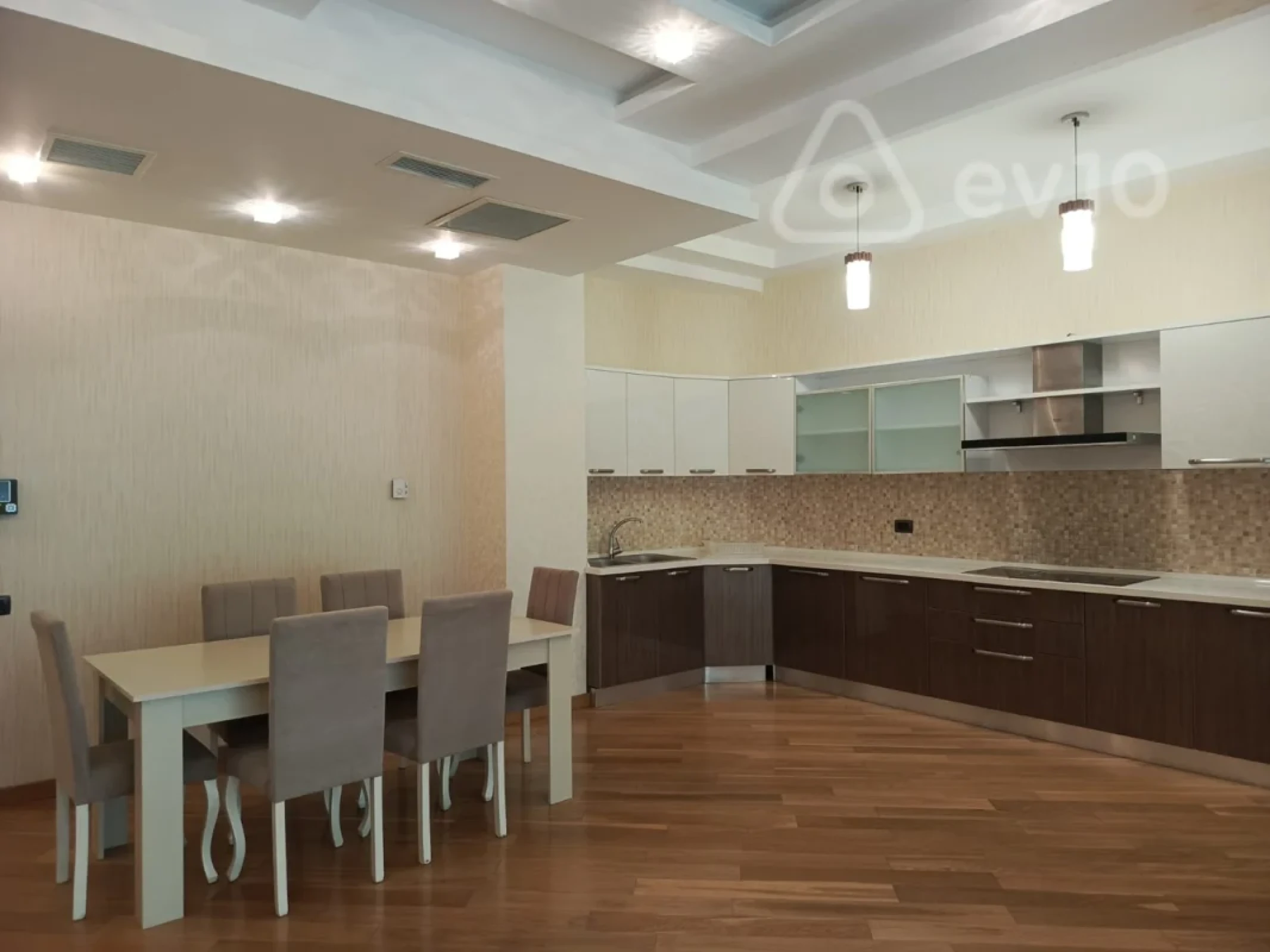 Kirayə verilir 3 otaqlı yeni tikili 160 m²