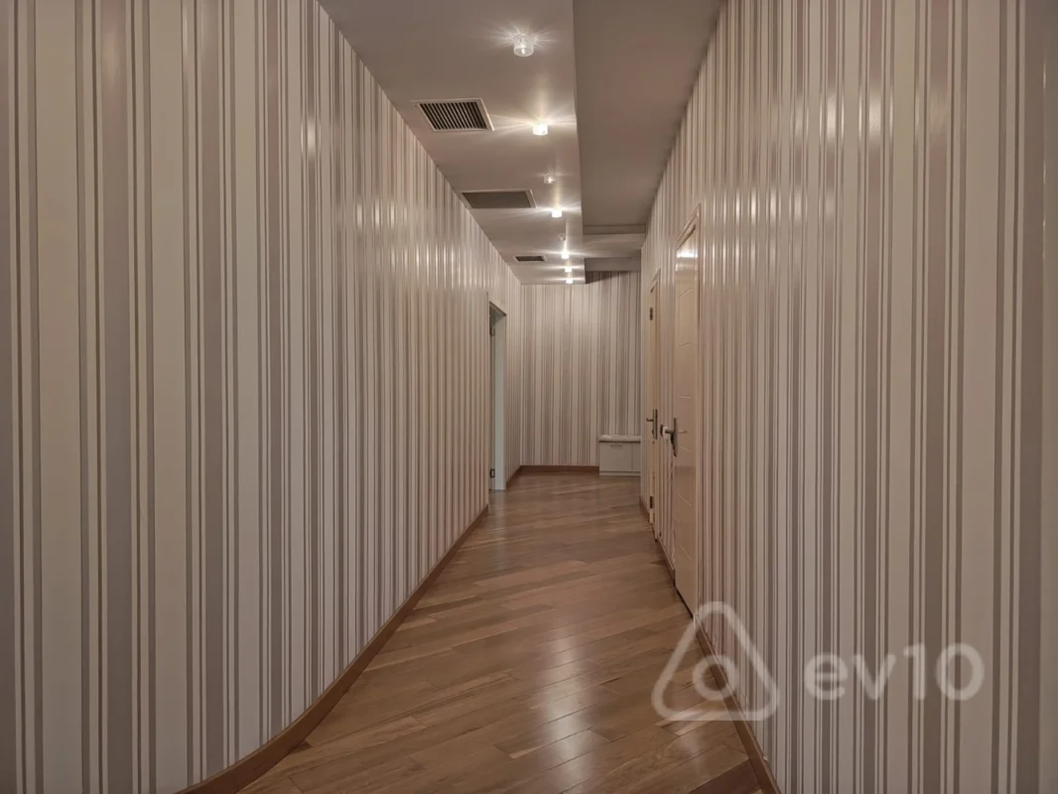 Kirayə verilir 3 otaqlı yeni tikili 160 m²