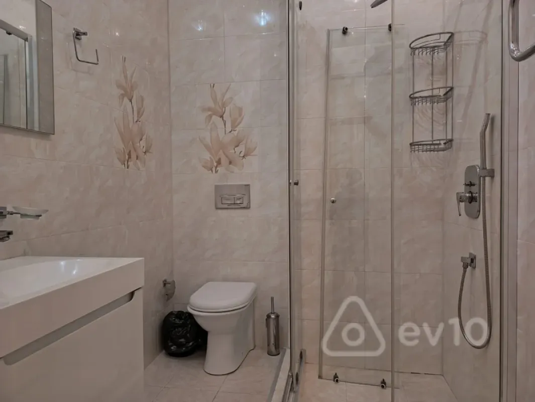 Kirayə verilir 3 otaqlı yeni tikili 160 m²