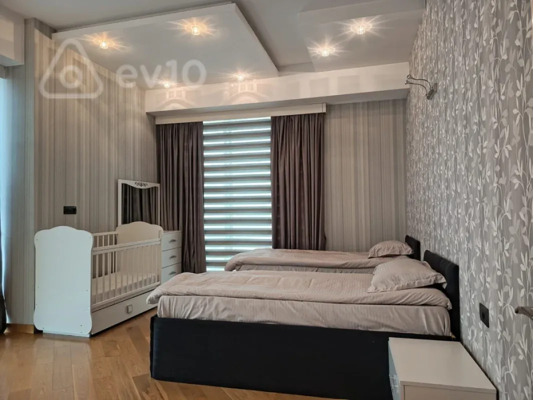 Kirayə verilir 3 otaqlı yeni tikili 160 m²