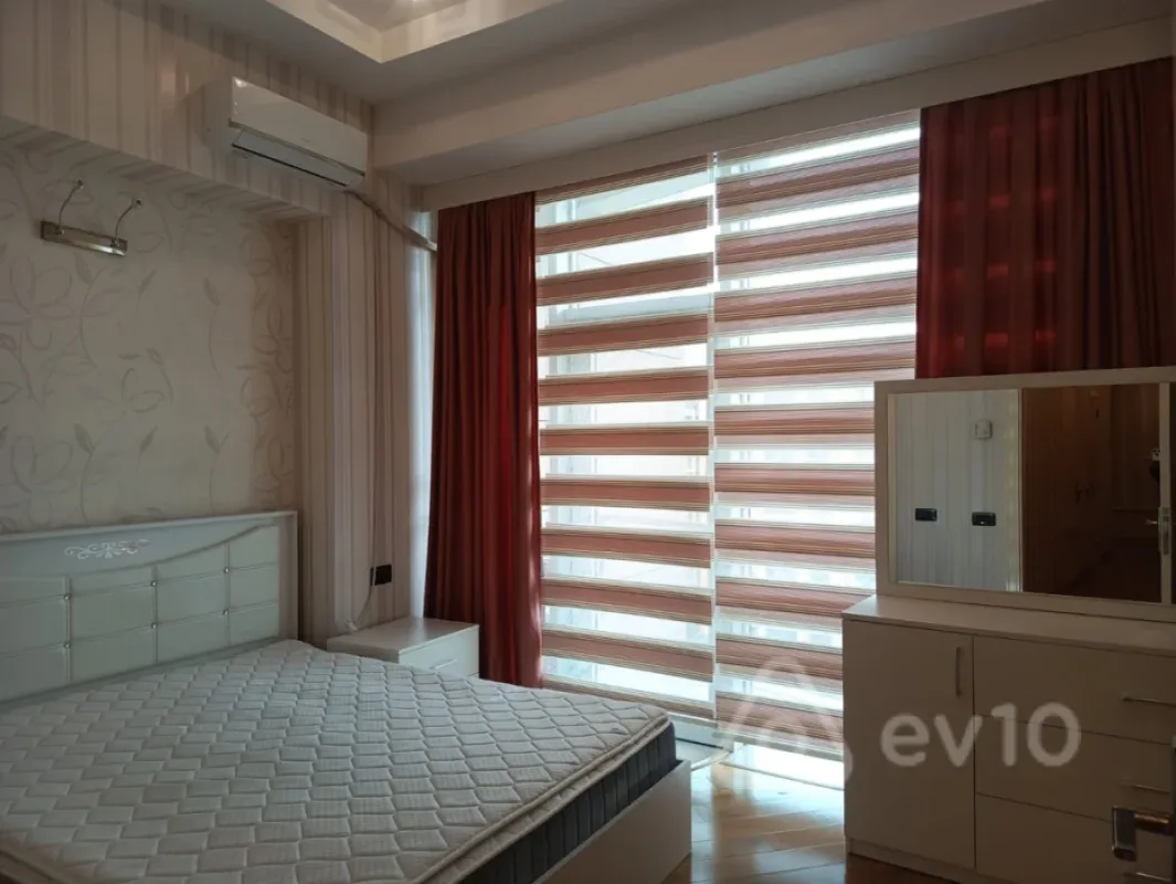 Kirayə verilir 3 otaqlı yeni tikili 160 m²