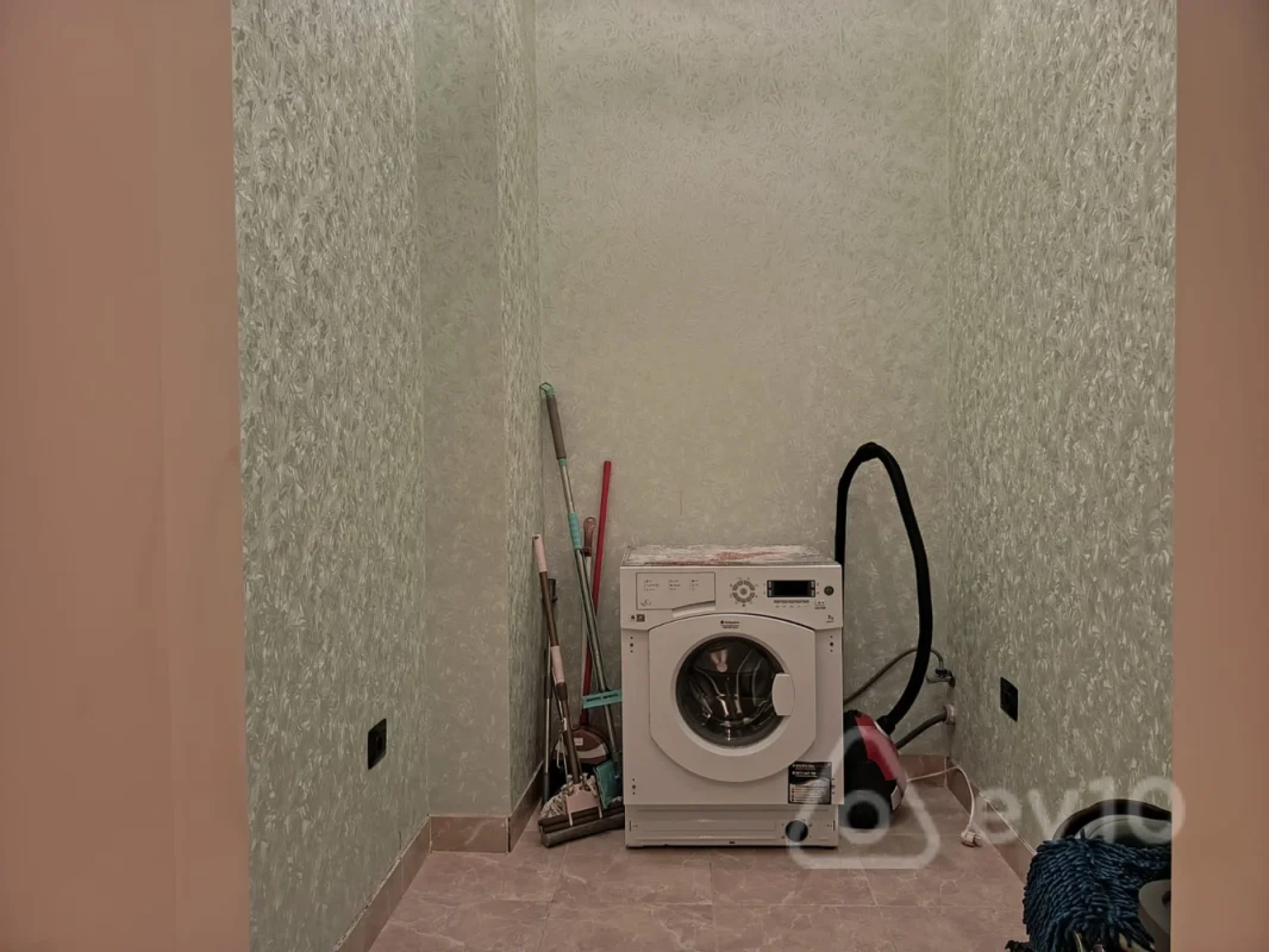 Kirayə verilir 3 otaqlı yeni tikili 160 m²