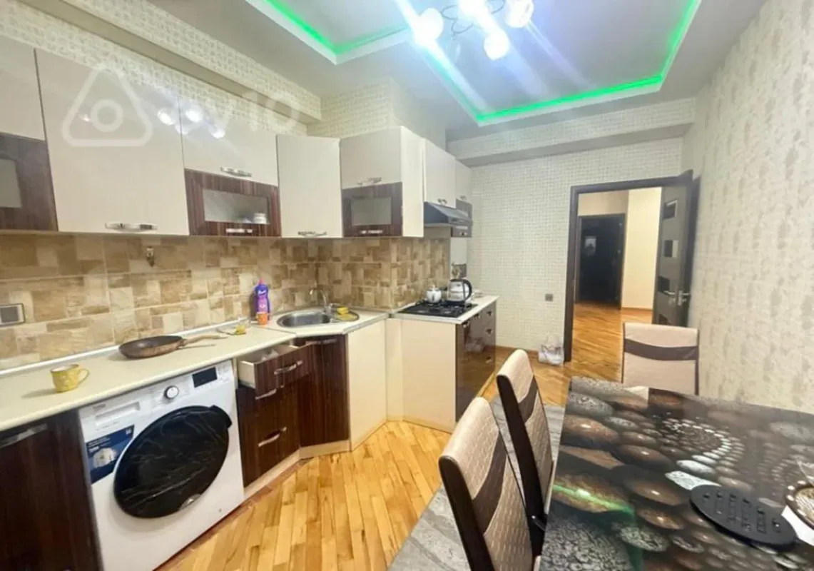Kirayə verilir 2 otaqlı yeni tikili 90 m²