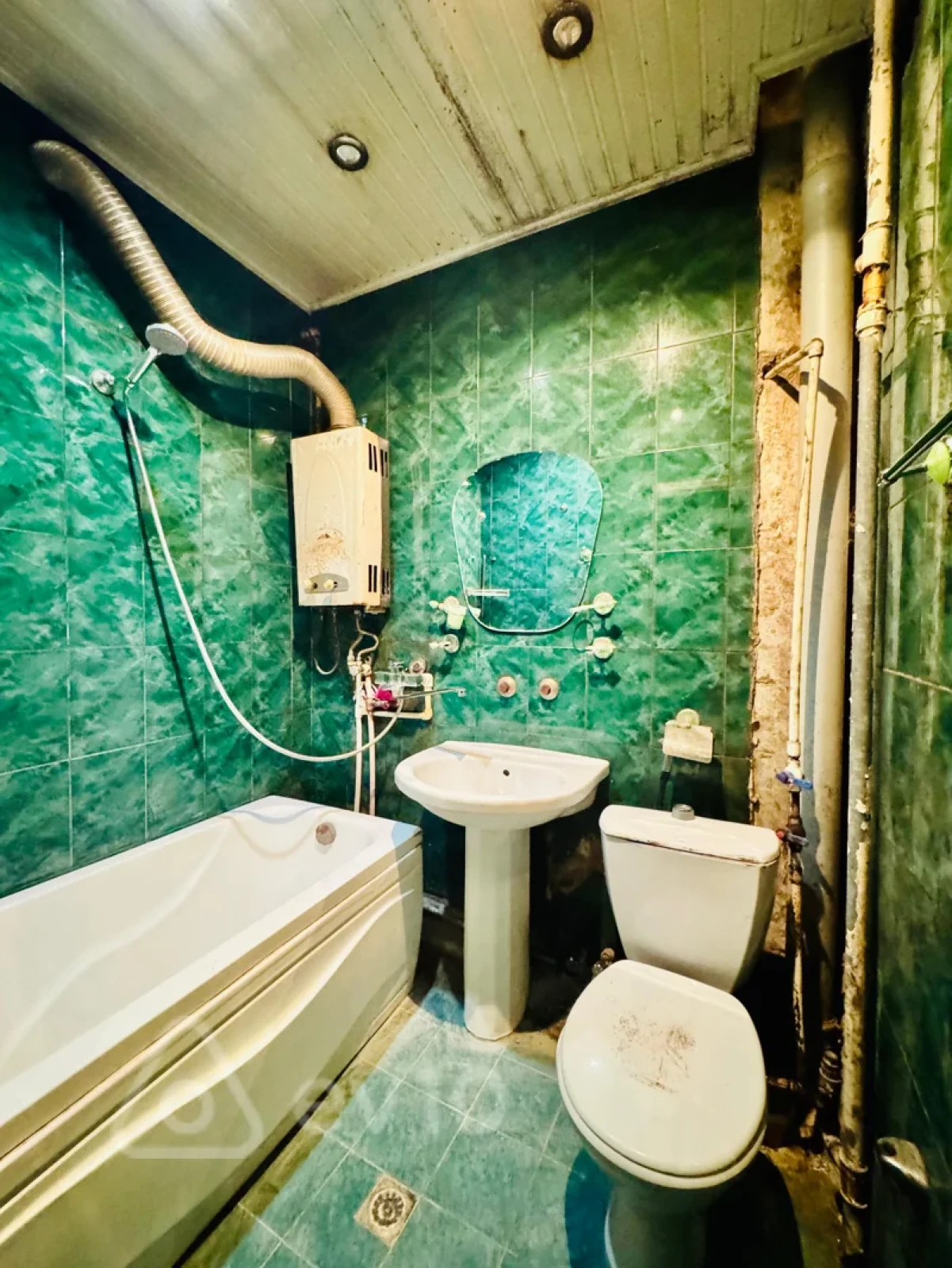 Kirayə verilir 2 otaqlı köhnə tikili 40 m²