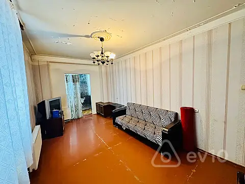 Kirayə verilir 2 otaqlı köhnə tikili 40 m²
