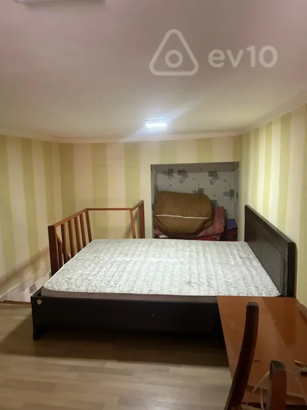 Kirayə verilir 2 otaqlı köhnə tikili 50 m²
