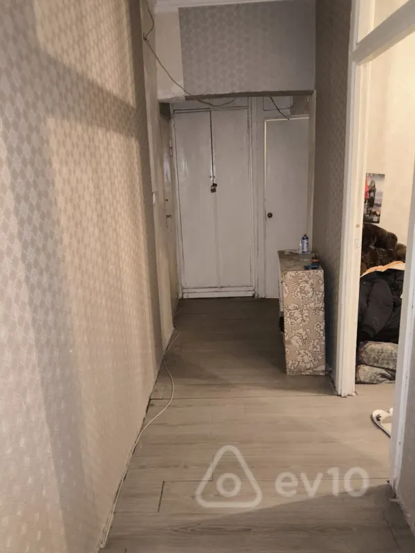Kirayə verilir 2 otaqlı köhnə tikili 100 m²