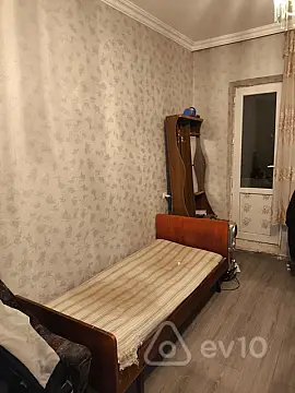 Kirayə verilir 2 otaqlı köhnə tikili 100 m²