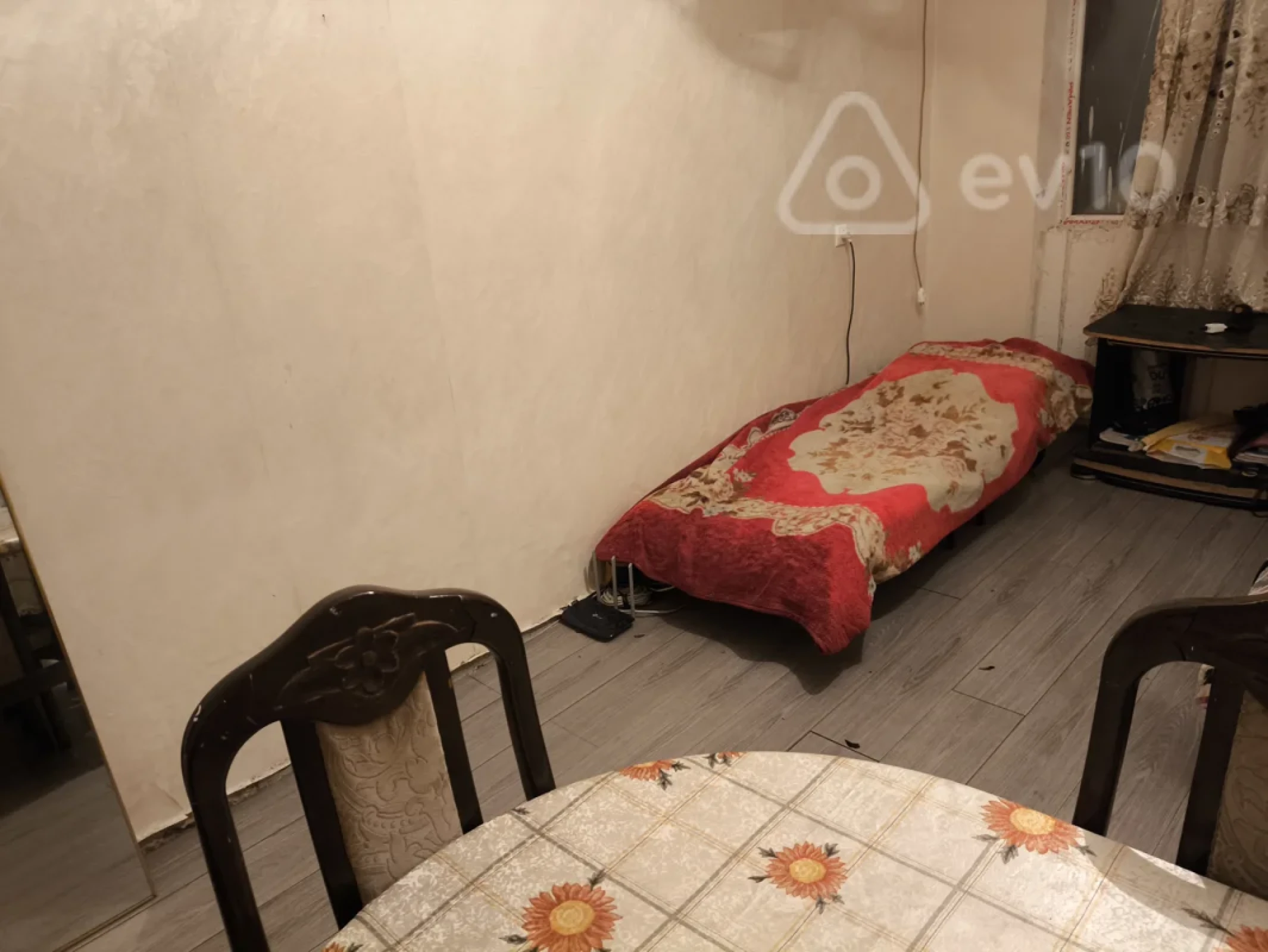 Kirayə verilir 2 otaqlı köhnə tikili 100 m²