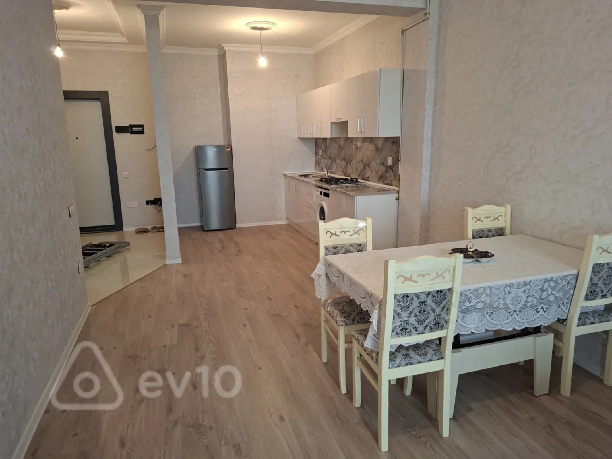 Kirayə verilir 2 otaqlı yeni tikili 77 m²