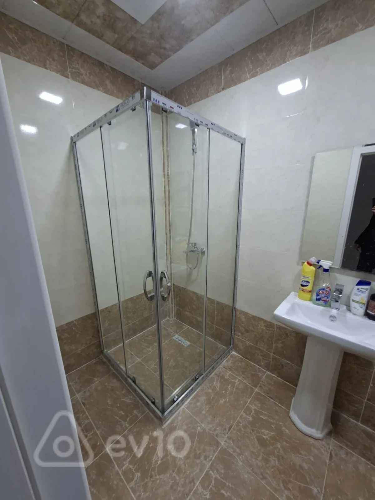 Kirayə verilir 2 otaqlı yeni tikili 77 m²