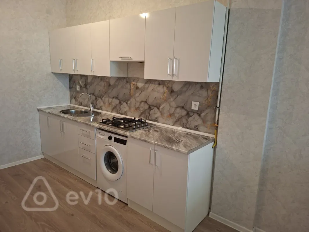 Kirayə verilir 2 otaqlı yeni tikili 77 m²