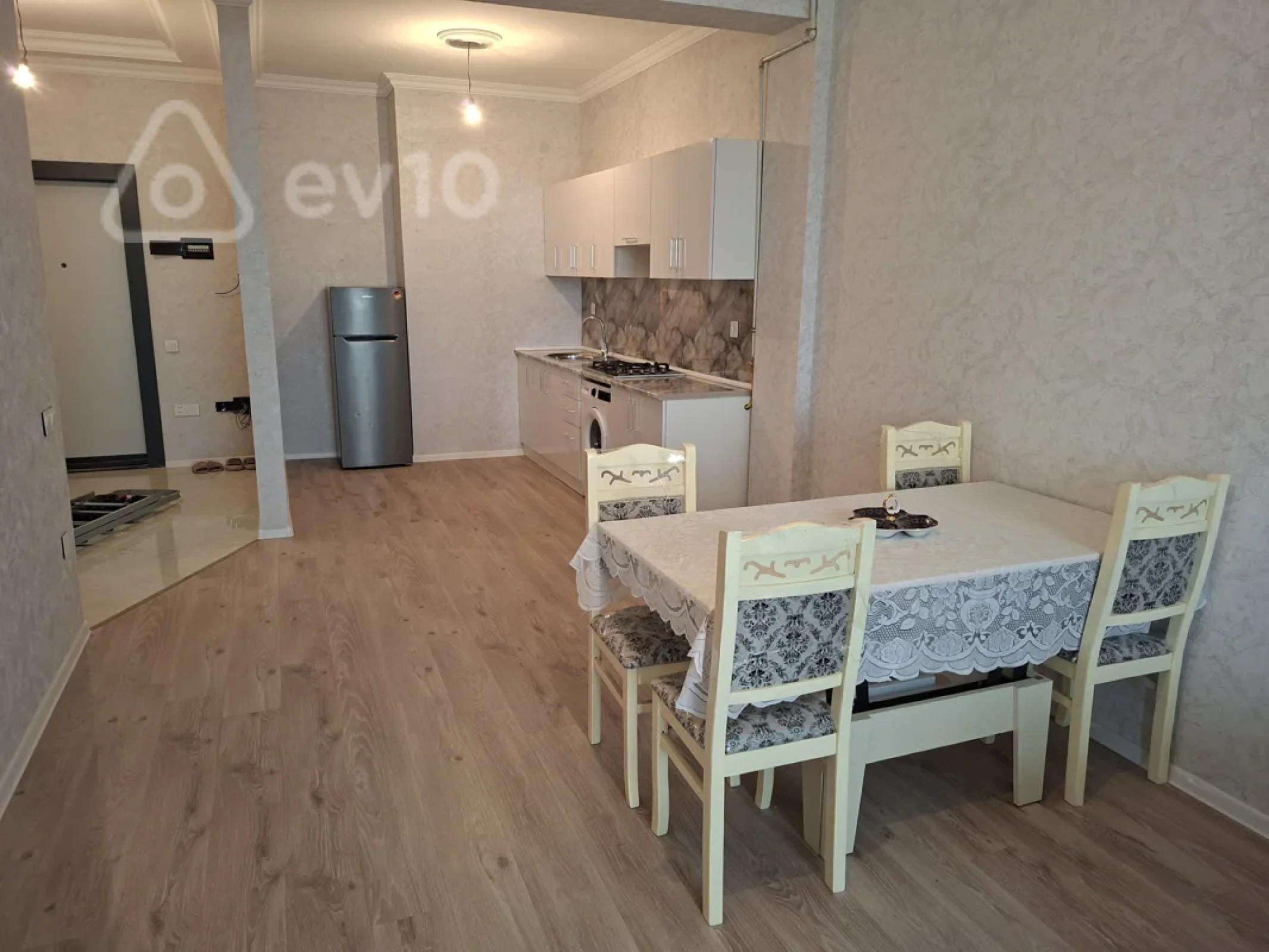 Kirayə verilir 2 otaqlı yeni tikili 77 m²