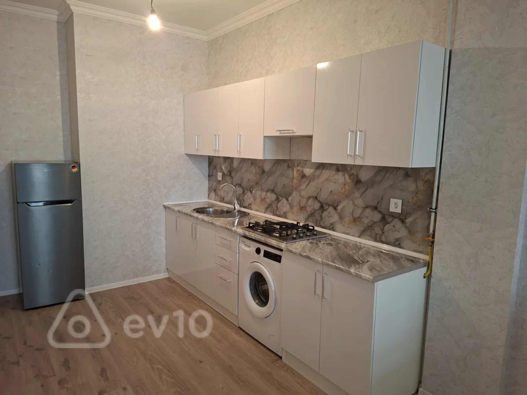 Kirayə verilir 2 otaqlı yeni tikili 77 m²