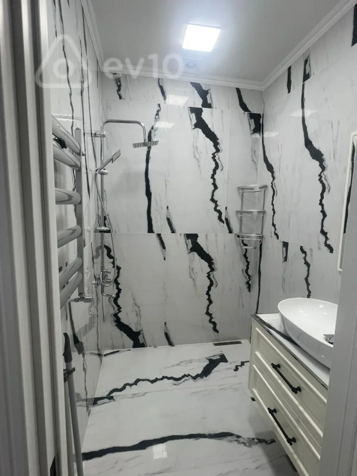 Satılır 3 otaqlı yeni tikili 127 m²