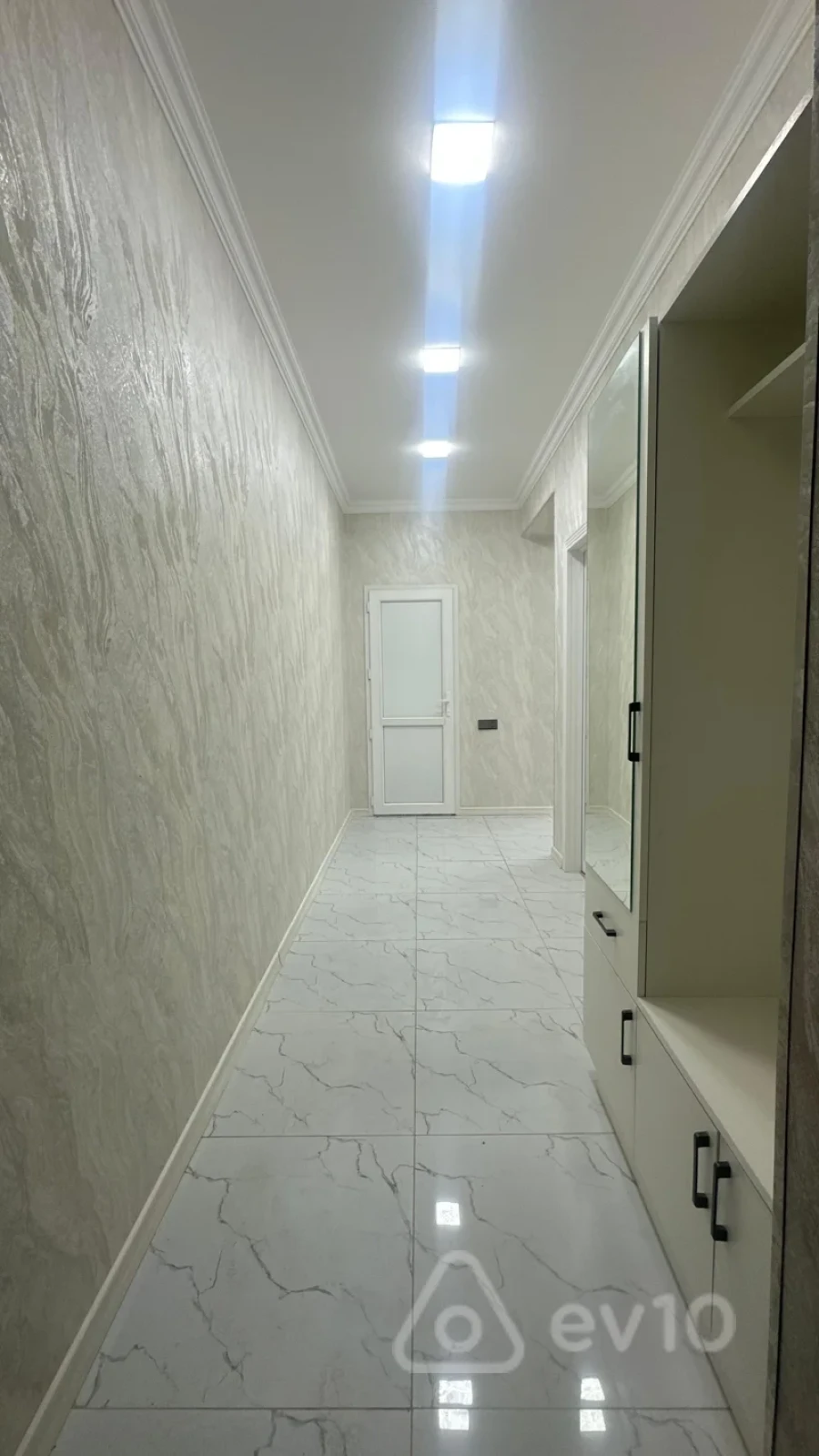 Kirayə verilir 2 otaqlı köhnə tikili 53 m²