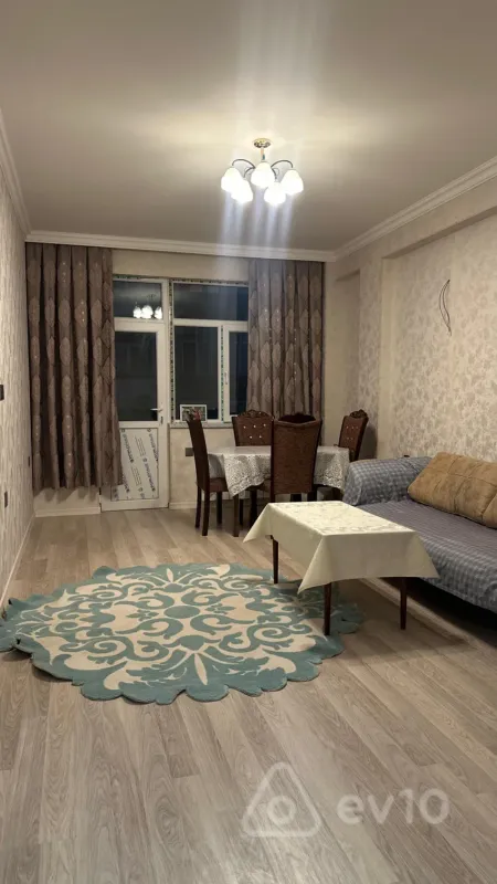 Kirayə verilir 2 otaqlı köhnə tikili 53 m²