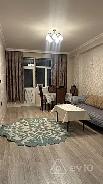 Kirayə verilir 2 otaqlı köhnə tikili 53 m²