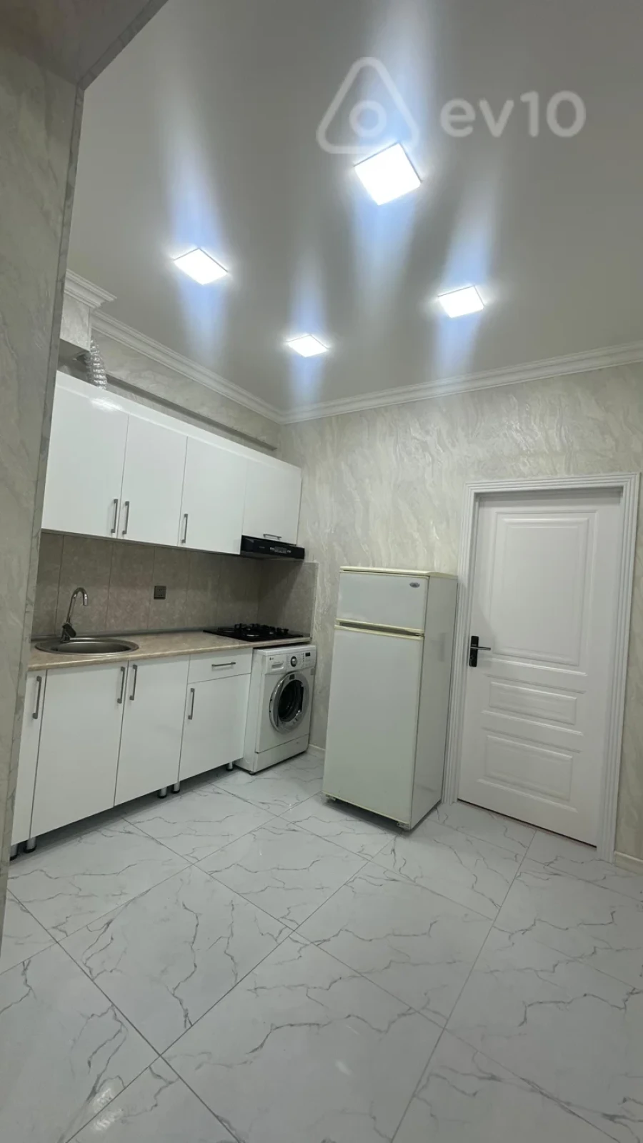 Kirayə verilir 2 otaqlı köhnə tikili 53 m²