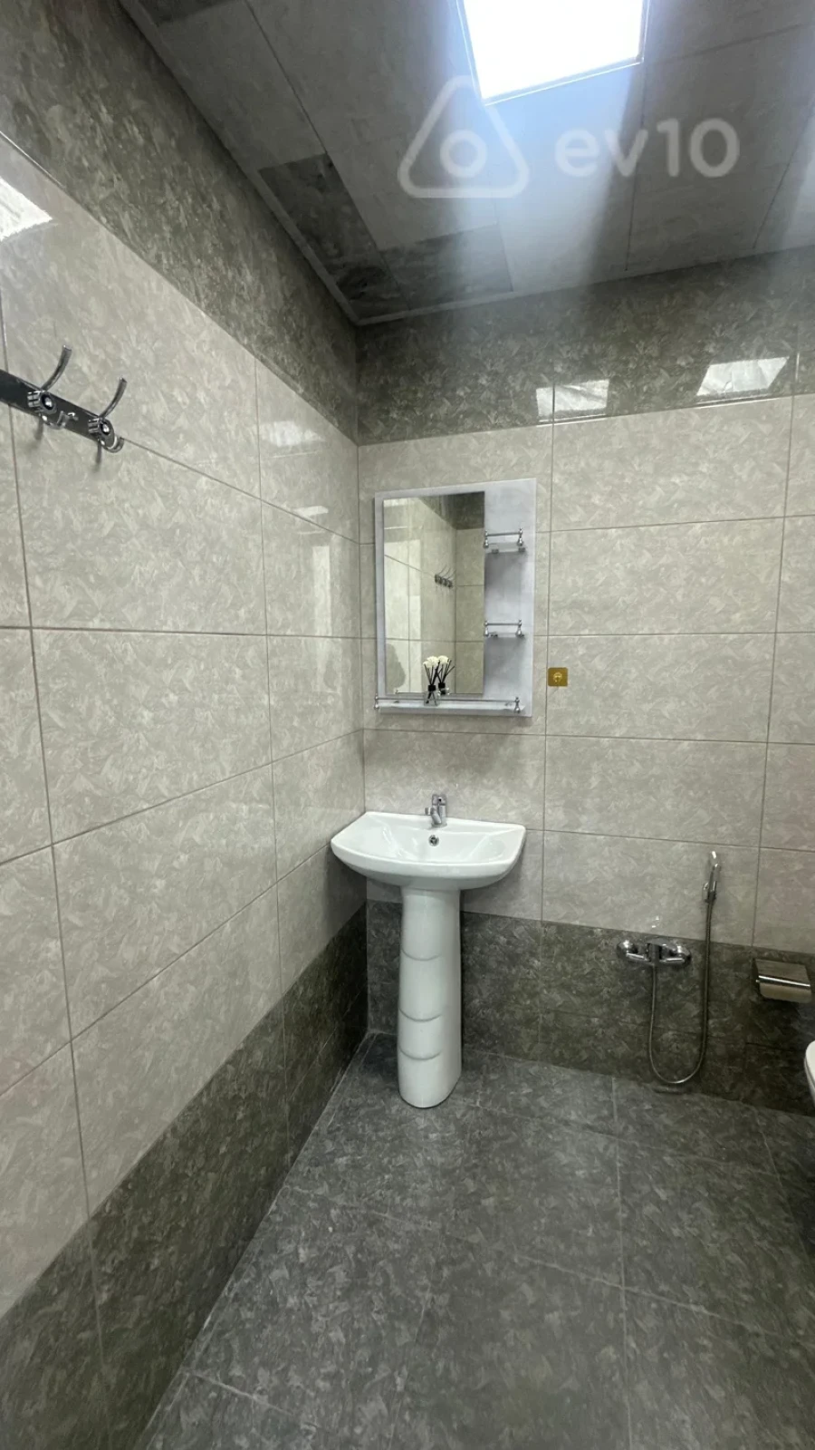 Kirayə verilir 2 otaqlı köhnə tikili 53 m²