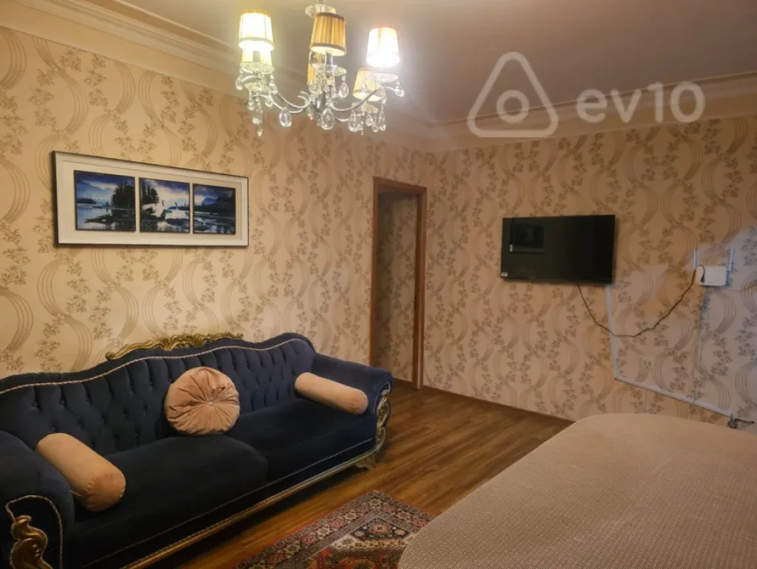 Kirayə verilir 4 otaqlı köhnə tikili 97 m²