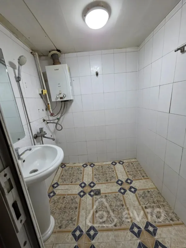 Kirayə verilir 4 otaqlı köhnə tikili 97 m²