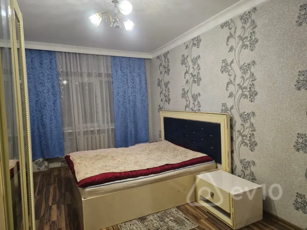 Kirayə verilir 4 otaqlı köhnə tikili 97 m²