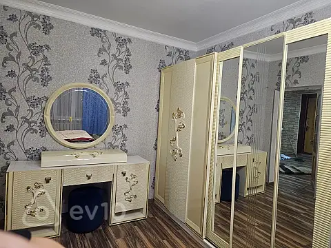 Kirayə verilir 4 otaqlı köhnə tikili 97 m²