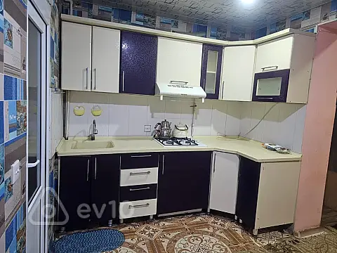 Kirayə verilir 4 otaqlı köhnə tikili 97 m²
