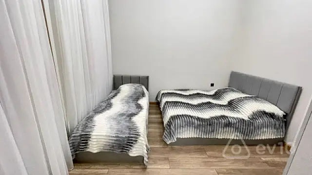 Kirayə verilir 2 otaqlı köhnə tikili 60 m²