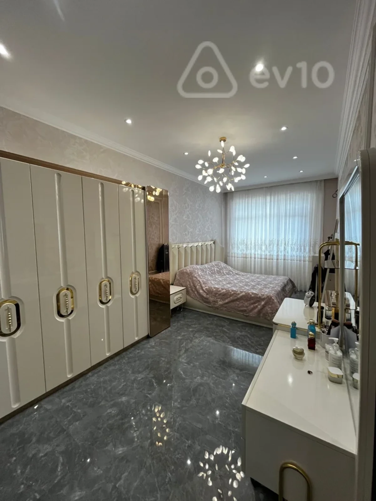 Satılır 4 otaqlı yeni tikili 170 m²