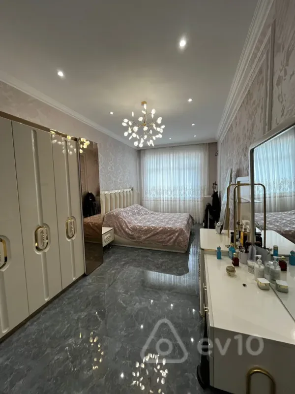Satılır 4 otaqlı yeni tikili 170 m²