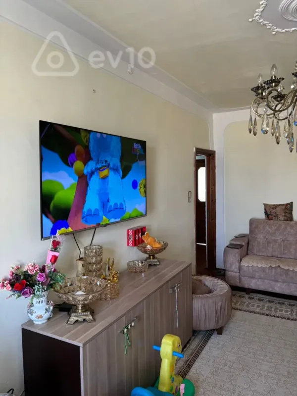 Satılır 3 otaqlı köhnə tikili 75 m²