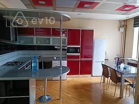 Kirayə verilir 3 otaqlı yeni tikili 150 m²