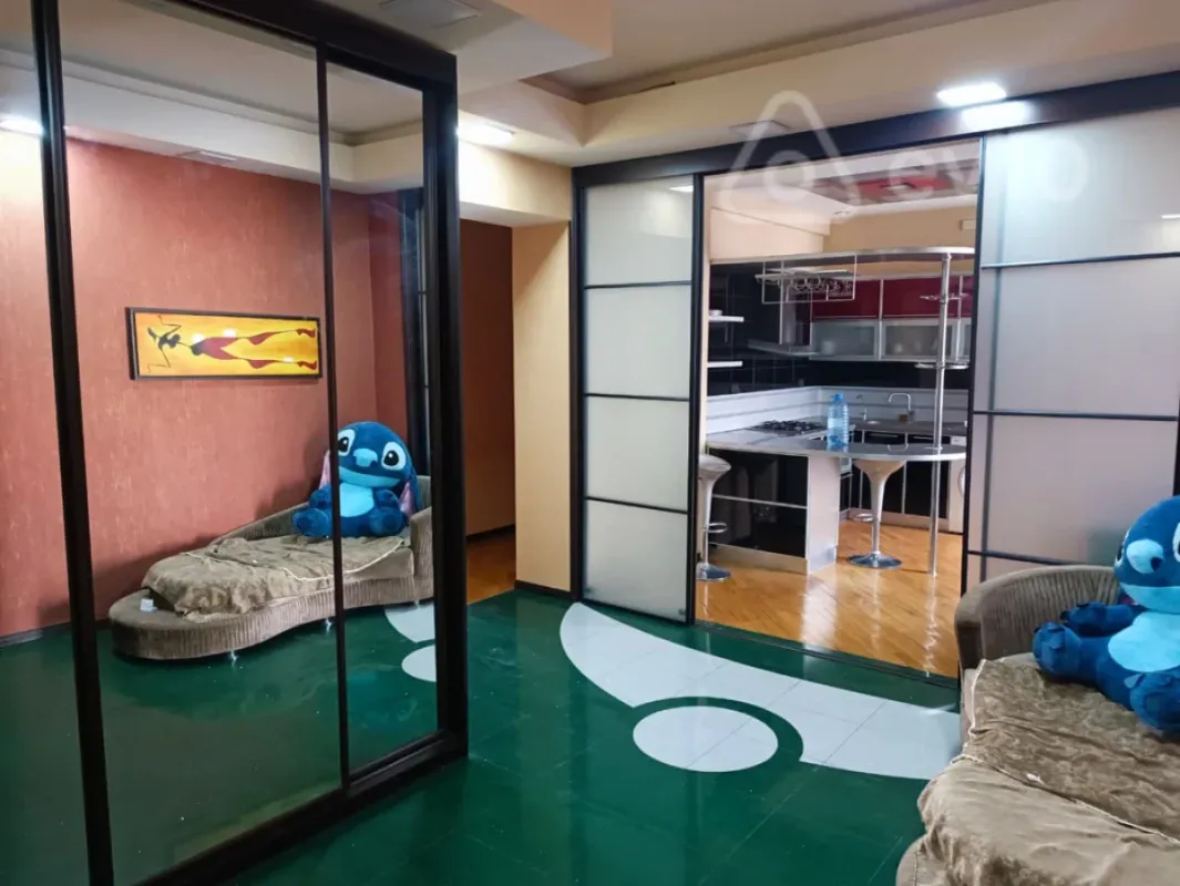 Kirayə verilir 3 otaqlı yeni tikili 150 m²