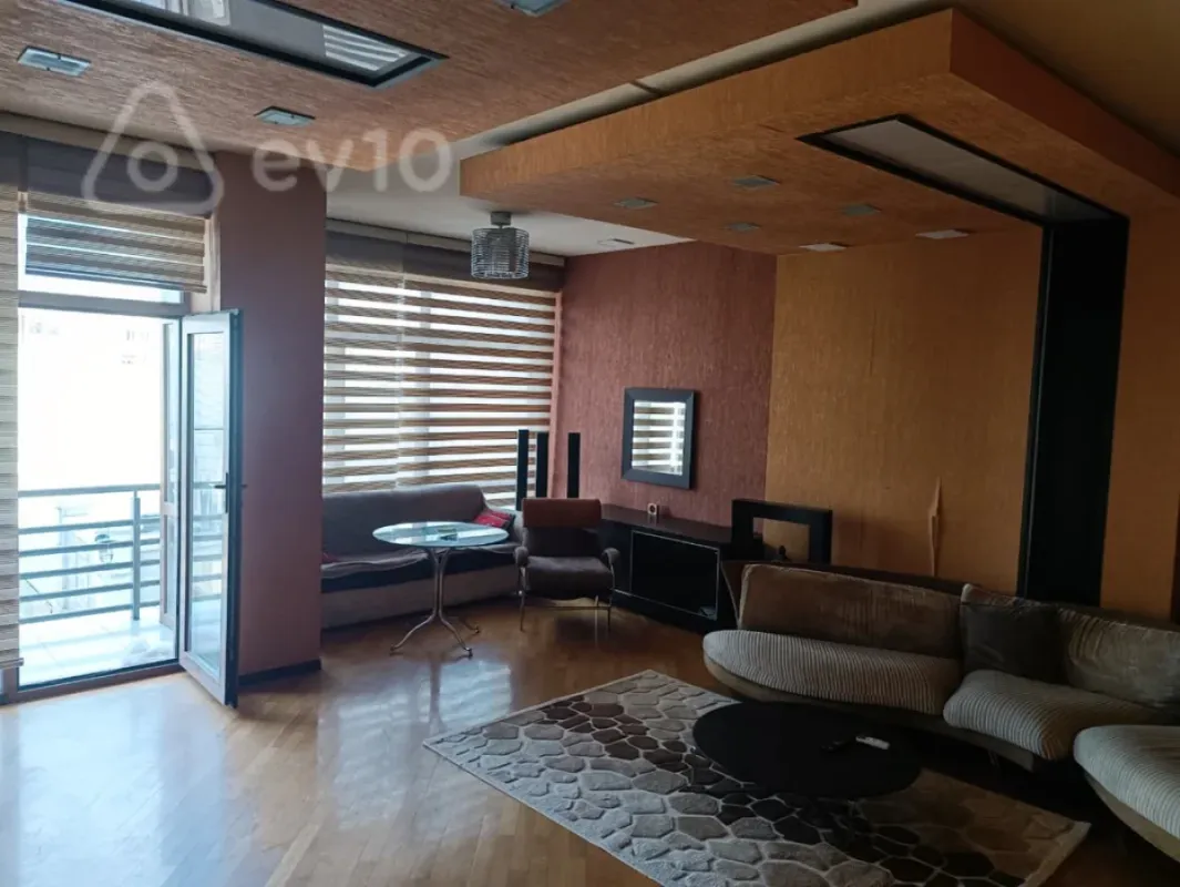 Kirayə verilir 3 otaqlı yeni tikili 150 m²