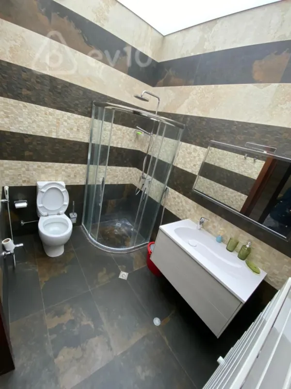 Kirayə verilir 2 otaqlı yeni tikili 70 m²