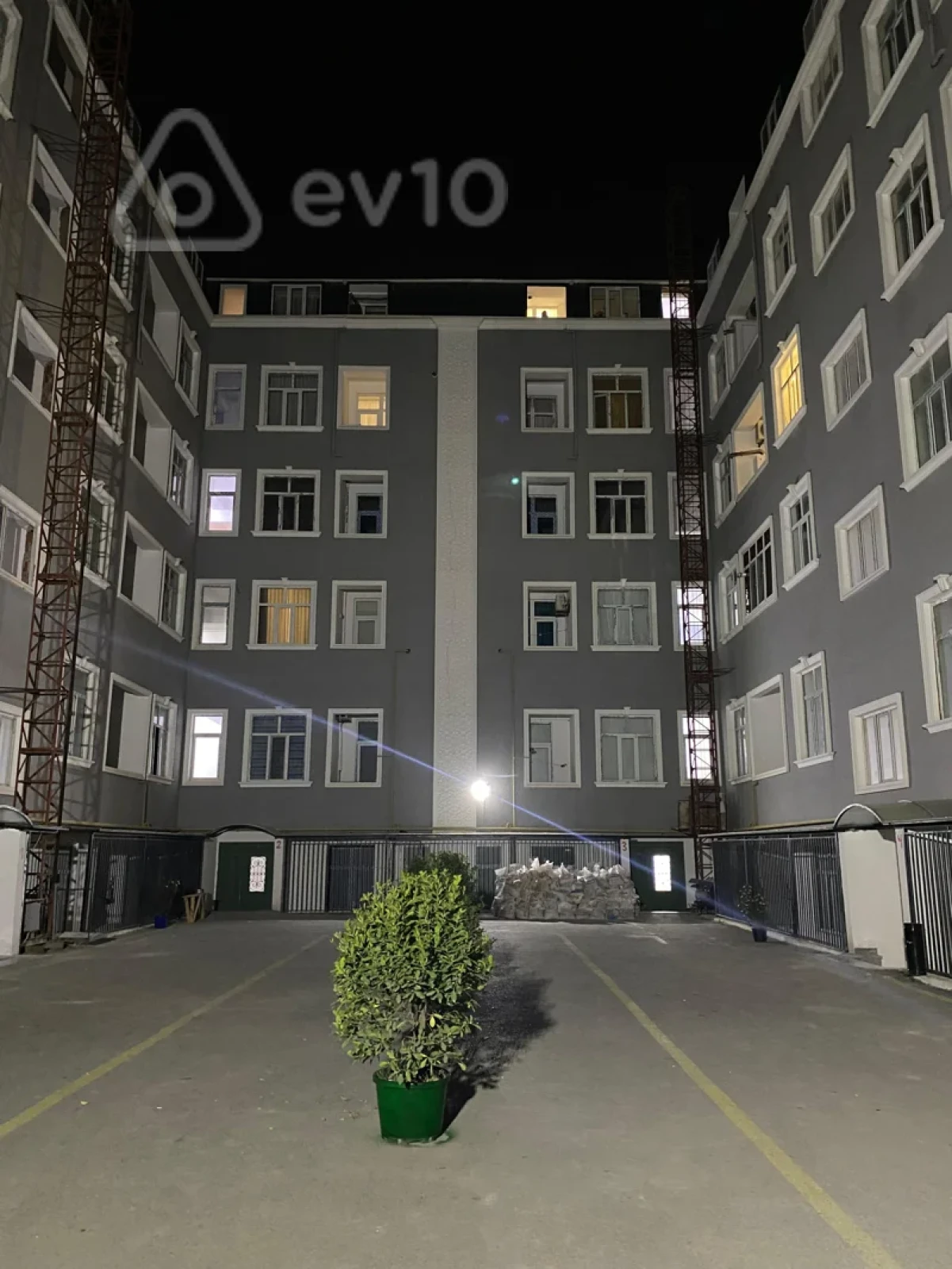 Kirayə verilir 2 otaqlı yeni tikili 50 m²