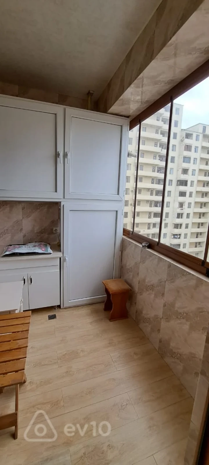 Kirayə verilir 2 otaqlı yeni tikili 75 m²