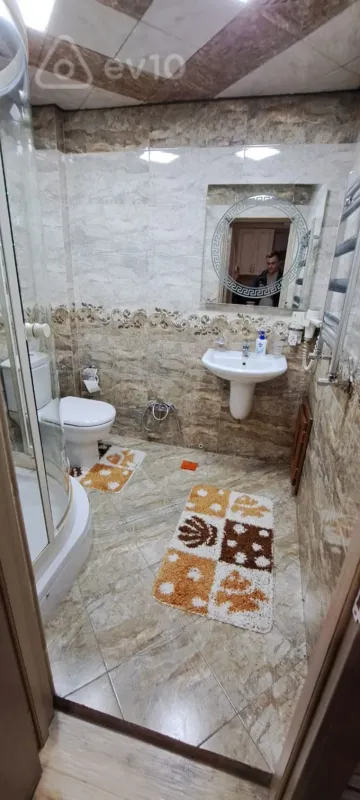 Kirayə verilir 2 otaqlı yeni tikili 75 m²