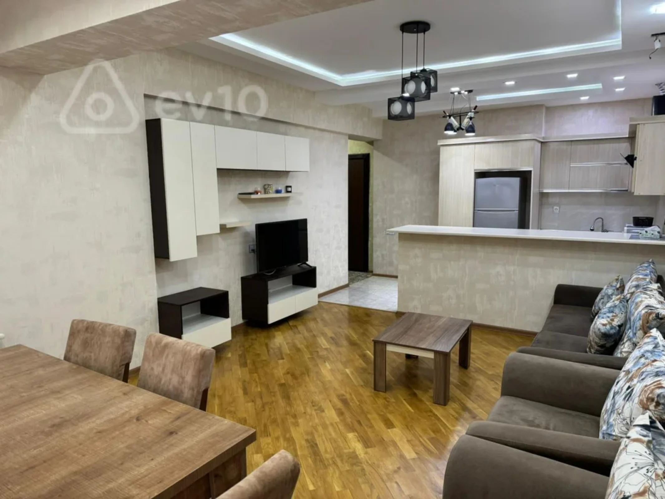 Kirayə verilir 2 otaqlı yeni tikili 75 m²