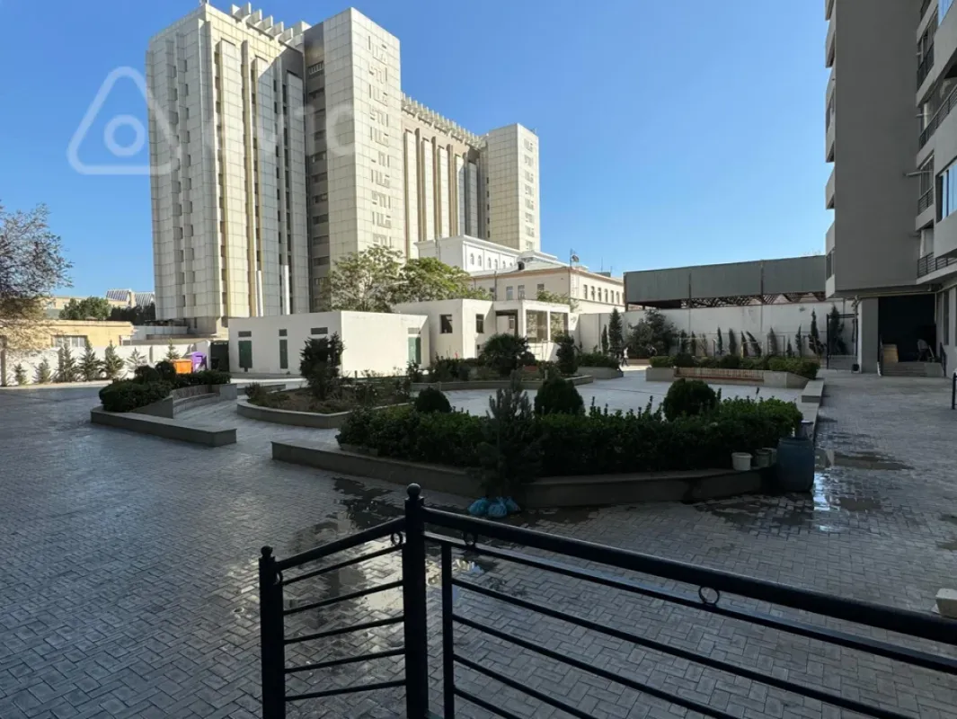 Kirayə verilir 3 otaqlı yeni tikili 153 m²