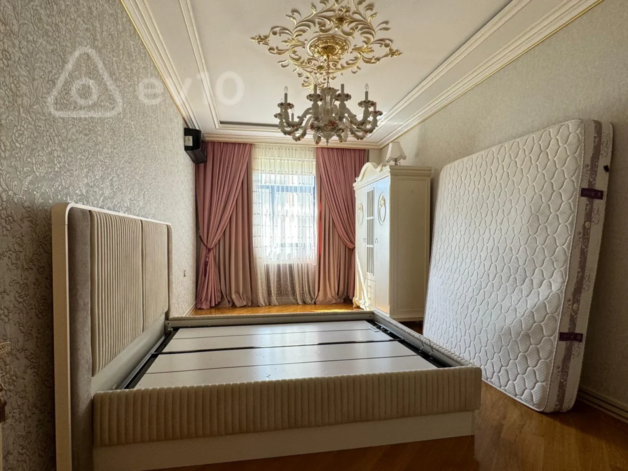 Kirayə verilir 3 otaqlı yeni tikili 153 m²