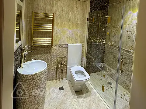 Kirayə verilir 3 otaqlı yeni tikili 153 m²