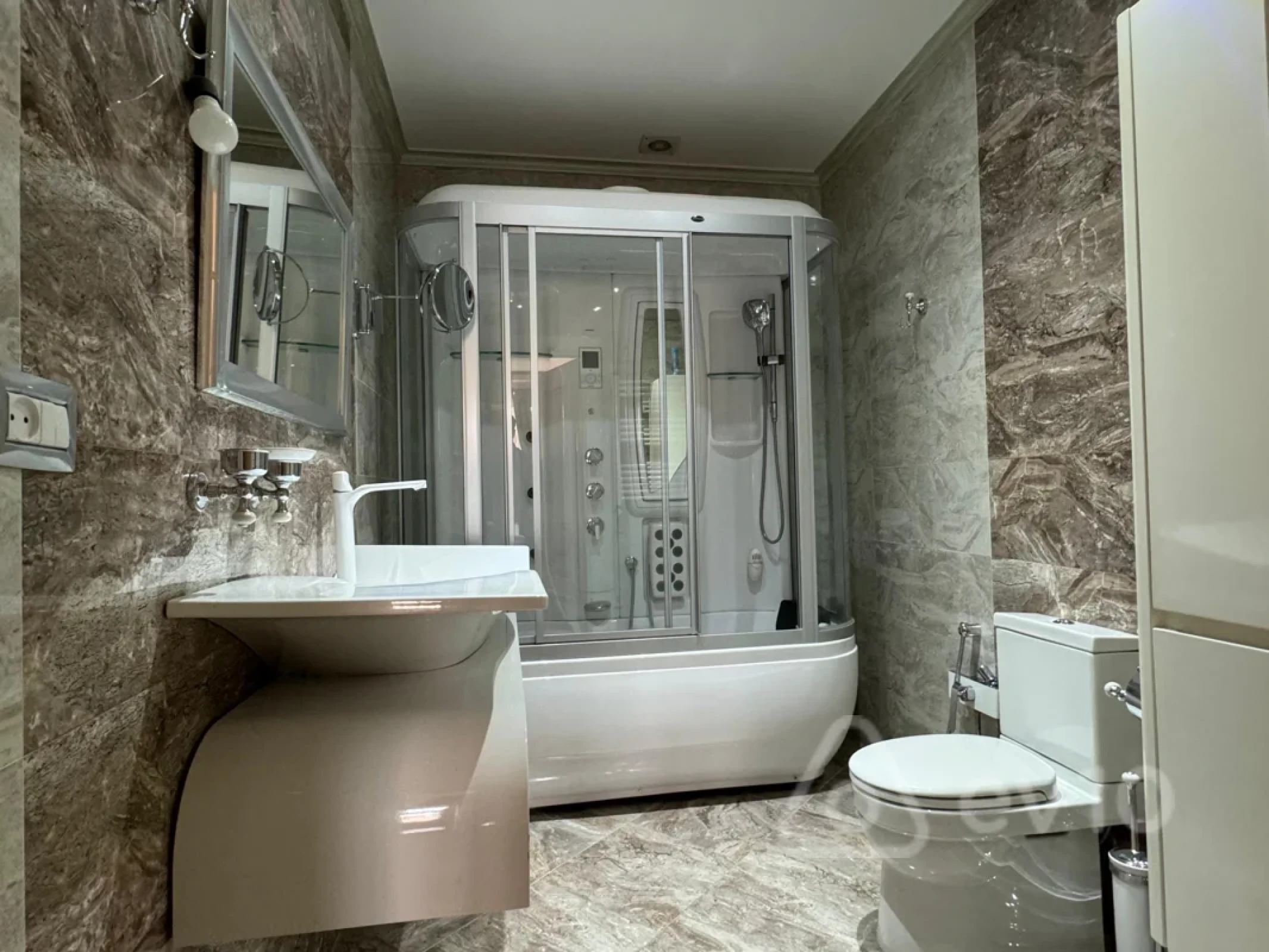 Kirayə verilir 3 otaqlı yeni tikili 153 m²