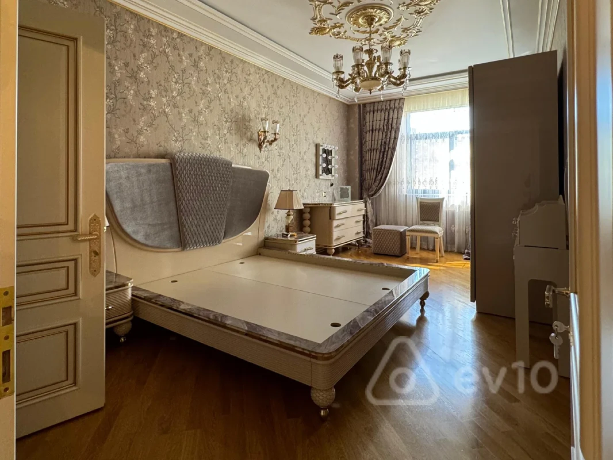 Kirayə verilir 3 otaqlı yeni tikili 153 m²